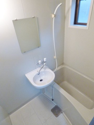 【浴室】 | メゾンＲＡＭＯ | 洗面台、シャワーあります。　※掲載画像は同タイプの別室内画像のためイメージとしてご参照ください。