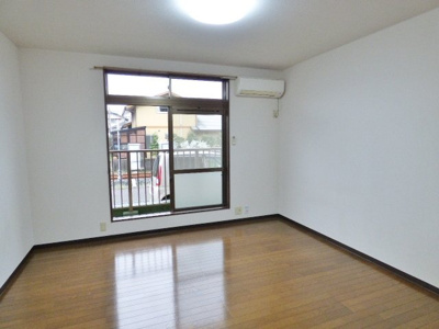 【洋室】 | メゾンＲＡＭＯ | 南東向きの洋室、エアコン付きです☆　※掲載画像は同タイプの別室内画像のためイメージとしてご参照ください。