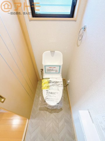 【トイレ】 | 駿河区小鹿　中古戸建 | 常に便座を温かく保ってくれる温水洗浄便座です。冬場でも安心して座ることができますね♪