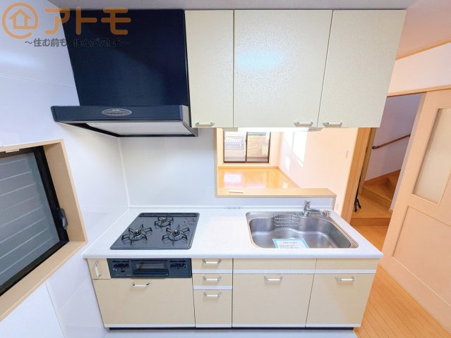 【キッチン】 | 駿河区小鹿　中古戸建 | 大容量システムキッチン♪お料理スペースやシンク広々！毎日の家事をしっかりサポート♪