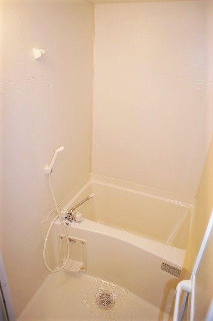 エンクレスト舞鶴の浴室