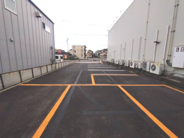 緑丘1丁目28-10店舗の駐車場