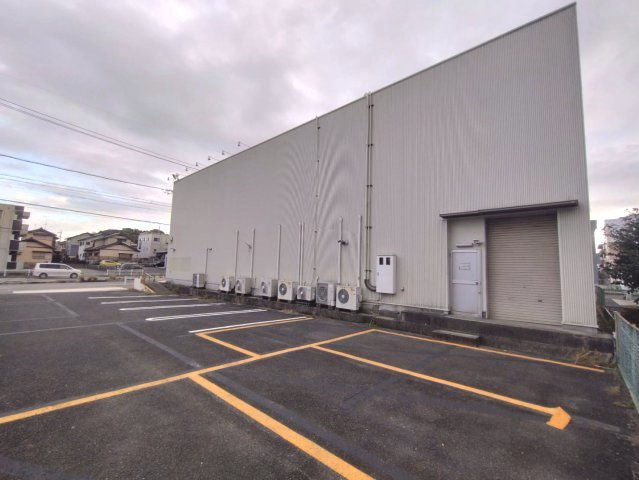 緑丘1丁目28-10店舗の駐車場