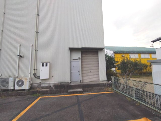 緑丘1丁目28-10店舗の駐車場