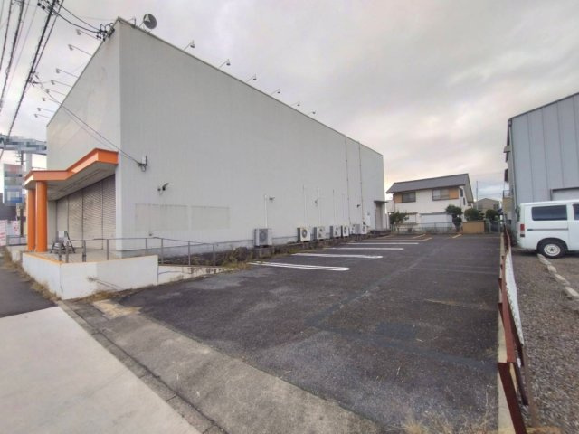 緑丘1丁目28-10店舗の駐車場