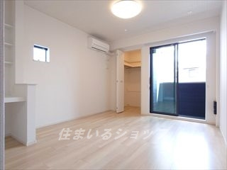 広島市安佐北区亀山３丁目のアパートの居間・リビング