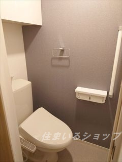 広島市安佐北区亀山３丁目のアパートのトイレ|シャワートイレ・収納棚あり