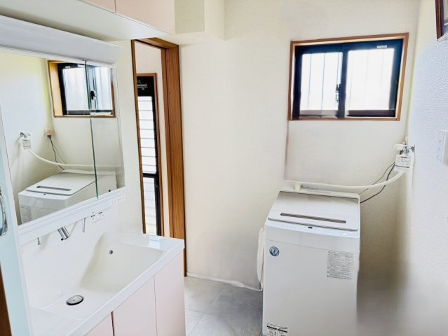 焼津市　石津　中古住宅　平屋建て　２LDＫの独立洗面台|独立型の洗面台♪