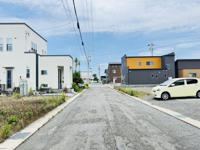 焼津市　石津　中古住宅　平屋建て　２LDＫの前面道路含む現地写真