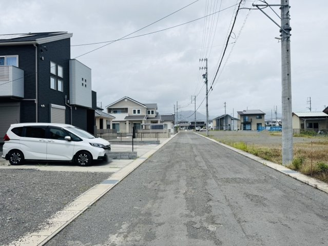 焼津市　石津　中古住宅　平屋建て　２LDＫの前面道路含む現地写真