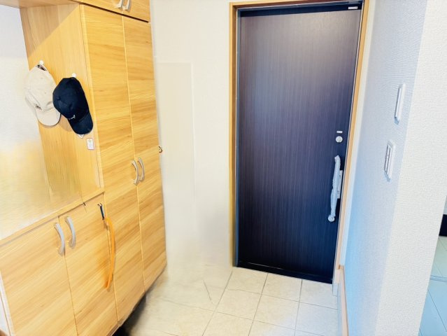 焼津市　石津　中古住宅　平屋建て　２LDＫの玄関|玄関収納豊富♪