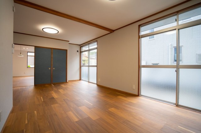 藤枝市　藤岡４丁目　中古住宅　３LDKの居間・リビング