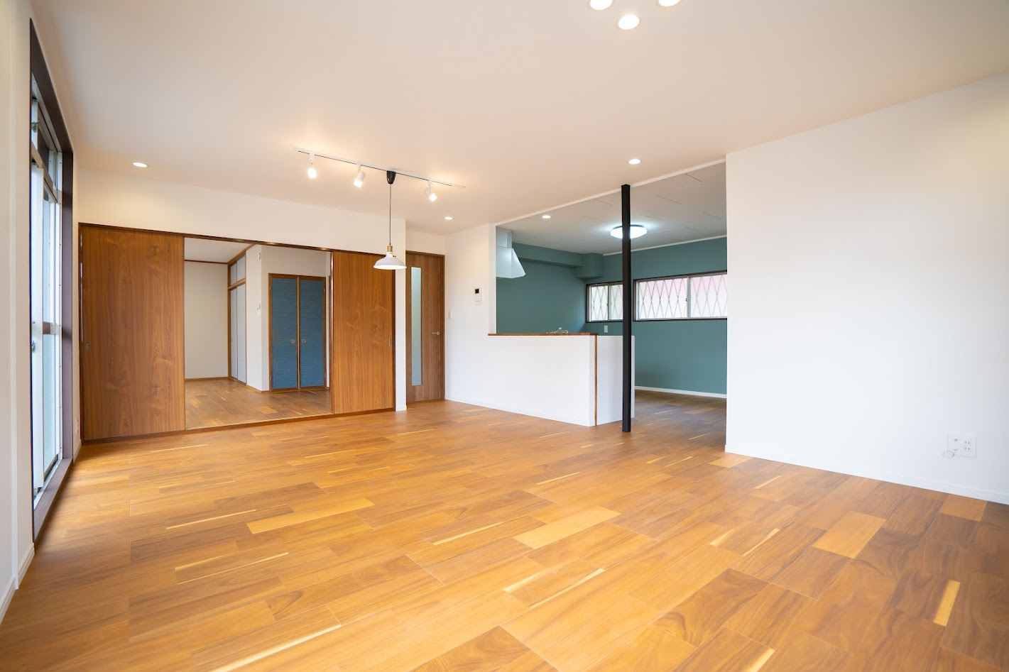 藤枝市　藤岡４丁目　中古住宅　３LDKの居間・リビング