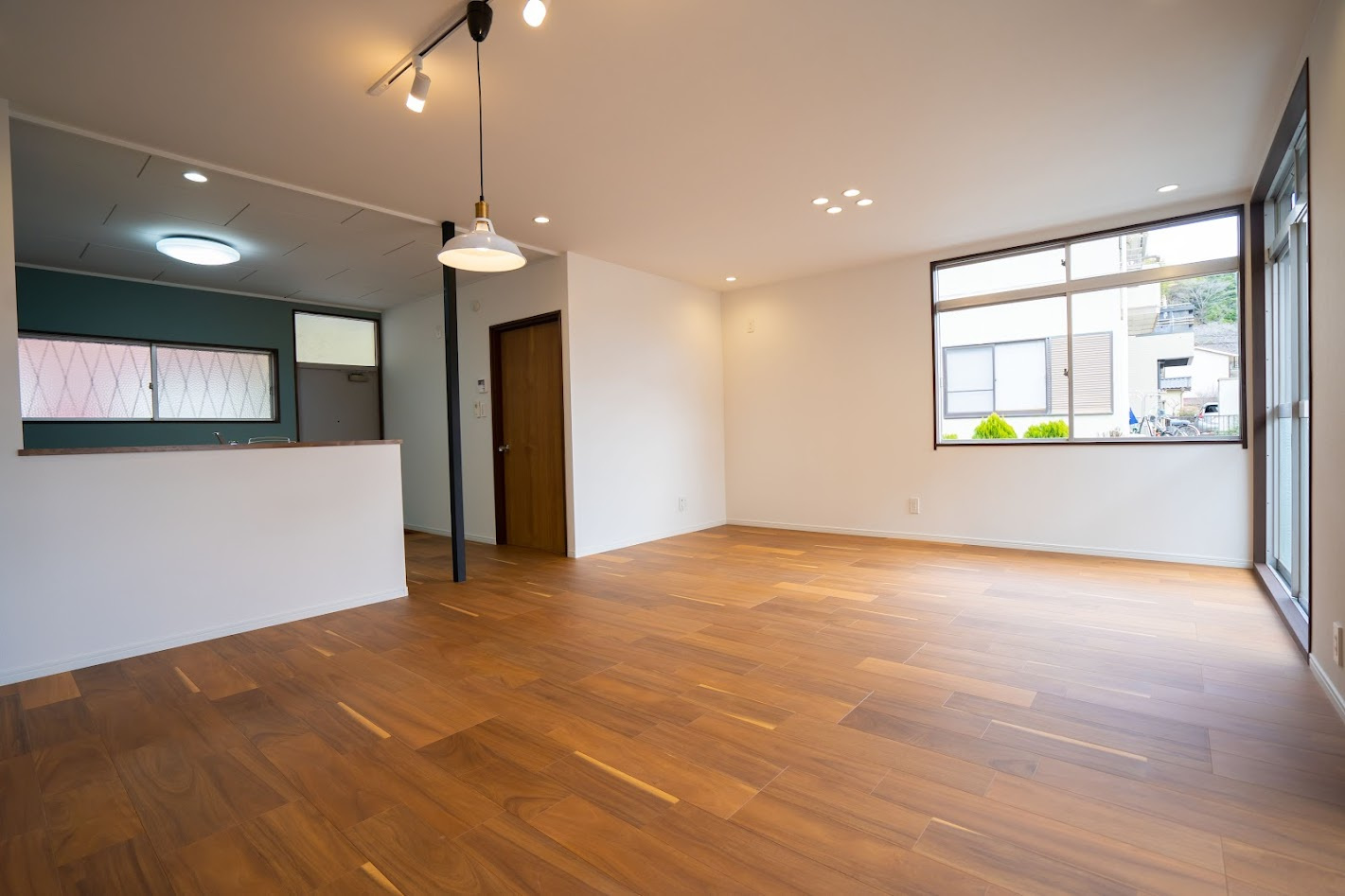 藤枝市　藤岡４丁目　中古住宅　３LDKの居間・リビング