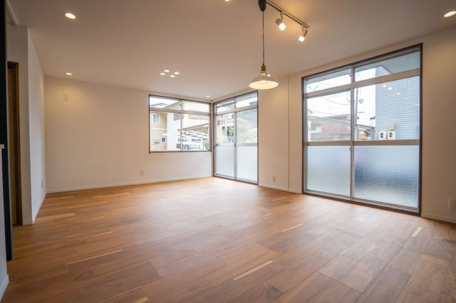 藤枝市　藤岡４丁目　中古住宅　３LDKの居間・リビング