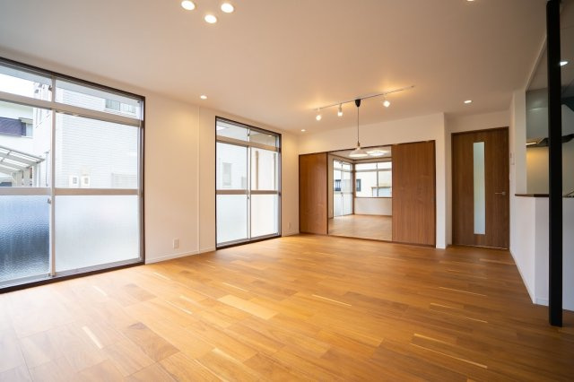 藤枝市　藤岡４丁目　中古住宅　３LDKの居間・リビング