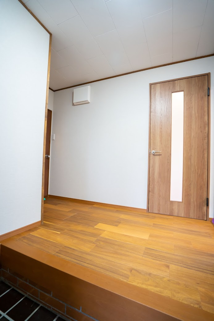 藤枝市　藤岡４丁目　中古住宅　３LDKの玄関