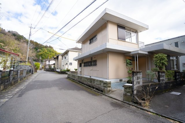 藤枝市　藤岡４丁目　中古住宅　３LDKの前面道路含む現地写真