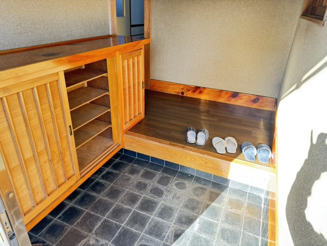焼津市　坂本　中古住宅　5SLDKの玄関