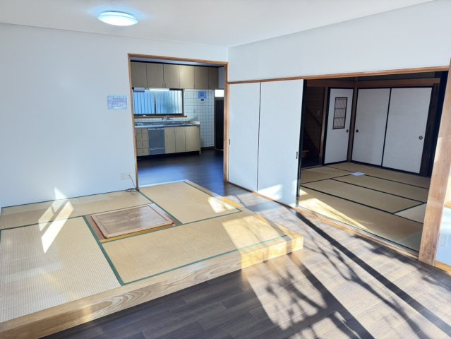 焼津市　坂本　中古住宅　5SLDKの居間・リビング