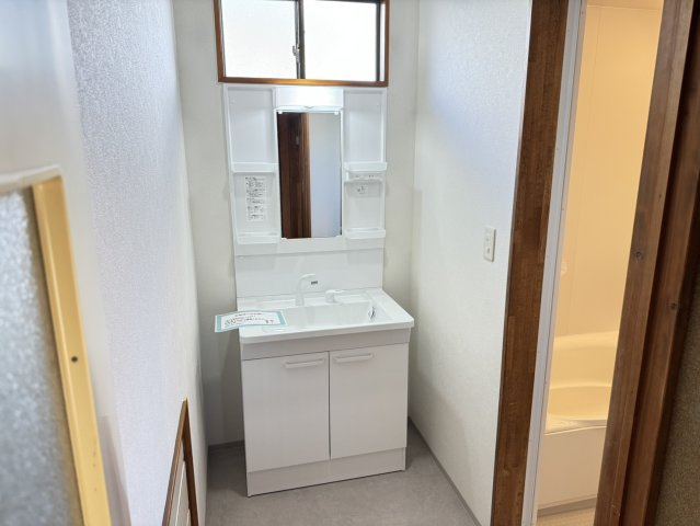 焼津市　坂本　中古住宅　5SLDKの独立洗面台