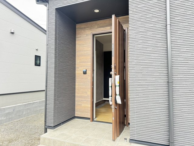 藤枝市　瀬戸新屋　新築住宅　5LDKの玄関