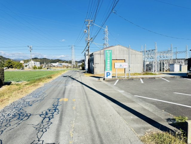 藤枝市　青南町５丁目　治療所付中古住宅の前面道路含む現地写真