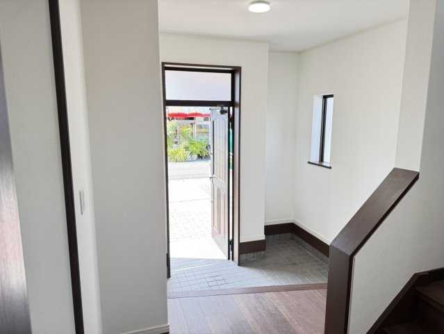 焼津市　本町３丁目　中古住宅　４LDKの玄関