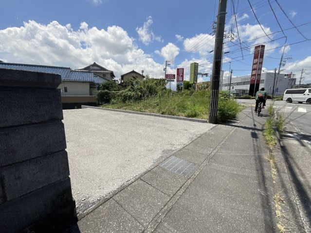 藤枝市　立花２丁目　中古住宅　3DK　平屋建ての前面道路含む現地写真