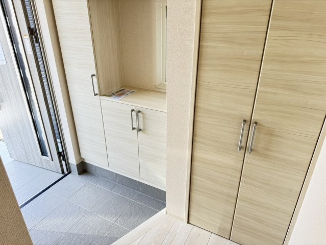 藤枝市　高柳１丁目４期　新築住宅　①号棟の玄関