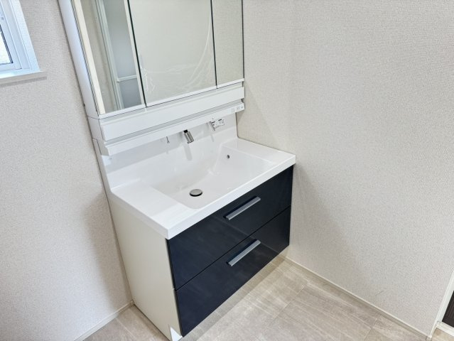 藤枝市　高柳１丁目４期　新築住宅　①号棟の独立洗面台