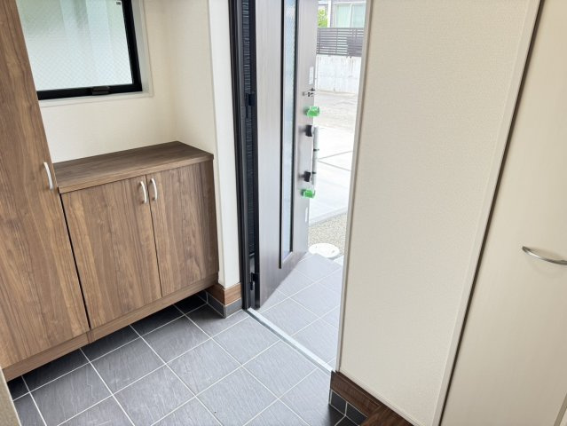 藤枝市　南新屋　新築住宅　①号棟の玄関