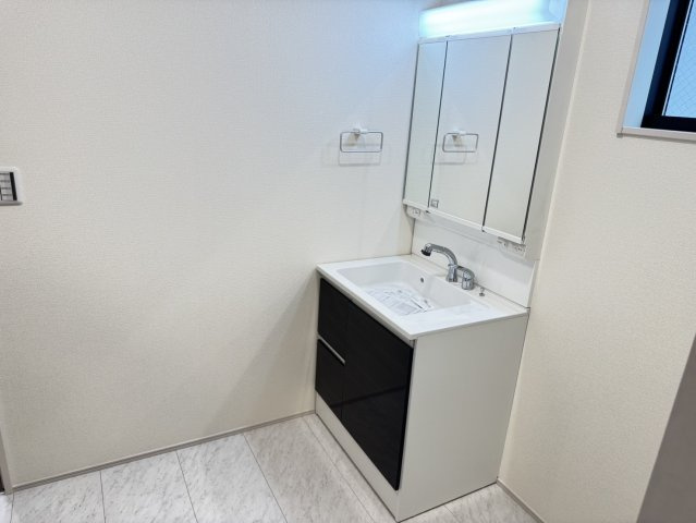 藤枝市　南新屋　新築住宅　①号棟の独立洗面台