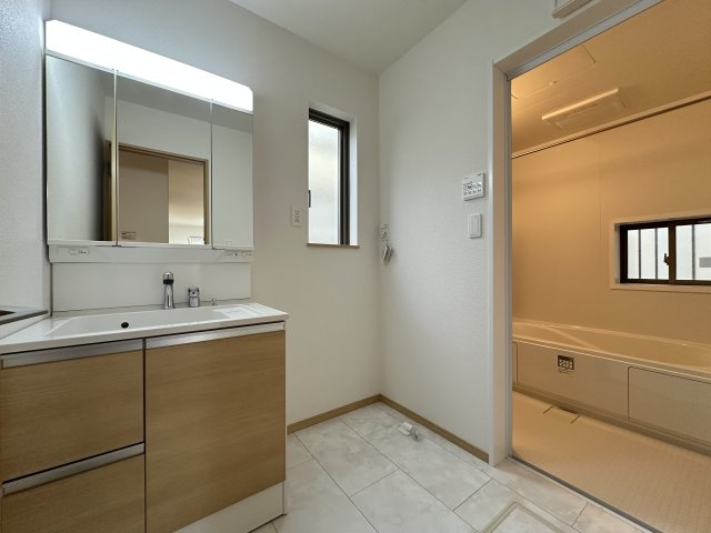 神戸市垂水区桃山台３丁目新築戸建１号棟の独立洗面台