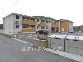 安芸高田市甲田町高田原のアパートの駐車場