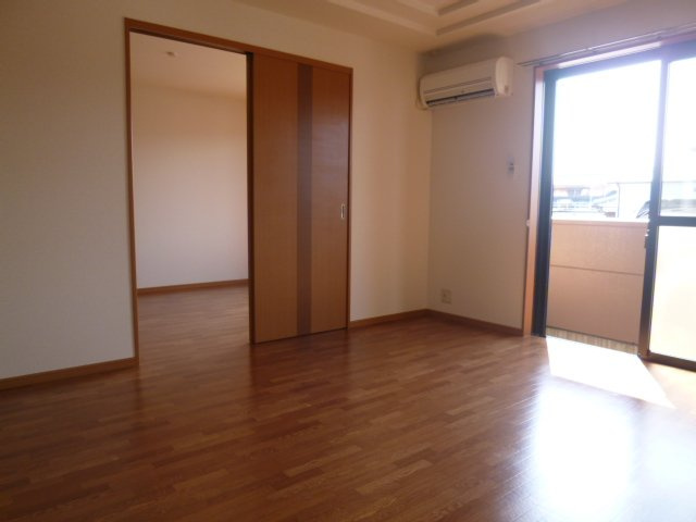 加古川市野口町古大内のアパートの居間・リビング|リビング