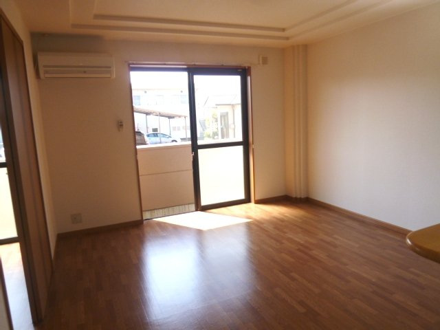 加古川市野口町古大内のアパートの居間・リビング|リビング