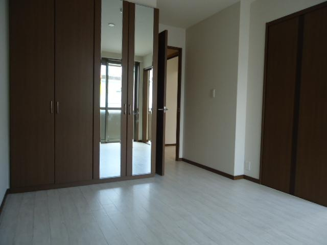 加古川市野口町良野のアパートの内装|洋室