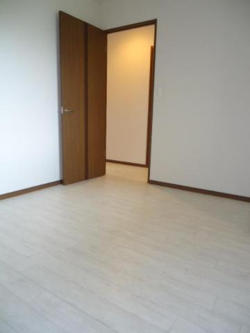 加古川市野口町良野のアパートの内装|洋室