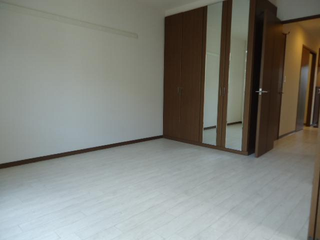 加古川市野口町良野のアパートの内装|洋室