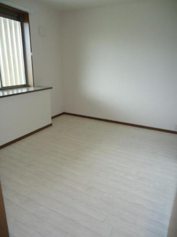 加古川市野口町良野のアパートの内装|洋室