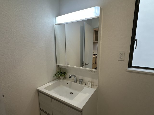 神戸市垂水区桃山台３丁目新築戸建２号棟の独立洗面台