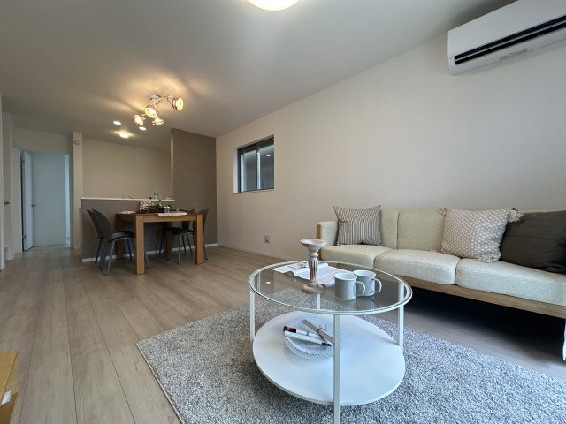 神戸市垂水区桃山台３丁目新築戸建２号棟の居間・リビング