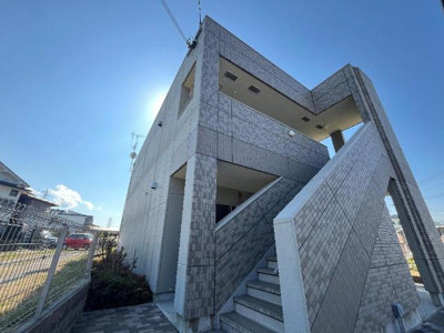 【エントランス】 | リバーサイドヒルズ | 外観写真（昼）