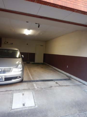 第32宮庭マンションの駐車場