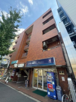 シャトー新高円寺の外観|鉄筋コンクリート造のがっちりとした建物。