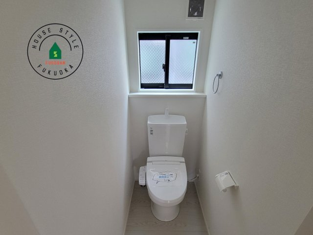 那珂川市今光8丁目第3-2棟（1号棟）の内観：施工例|温水洗浄便座を完備しております。2ヶ所にトイレがあるのは朝の慌ただしい時間も安心です。