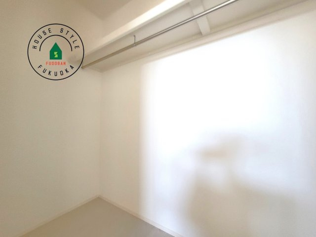 那珂川市今光8丁目第3-2棟（1号棟）の内観：施工例|洋服や大きな荷物が多い方や人数の多いご家族などは、一般的なクローゼットよりもウォークインクローゼットのほうが使い勝手が良いです。