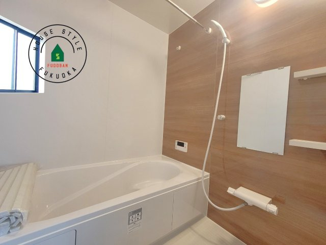 那珂川市今光8丁目第3-2棟（2号棟）の内観：施工例|1日の疲れを癒してくれる広々バスルーム。雨の日のお洗濯にも大活躍な浴室乾燥機付です！