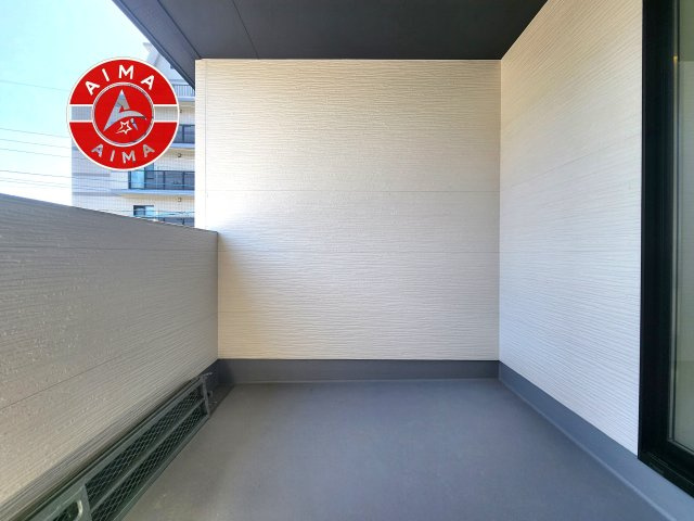 那珂川市今光8丁目第3-2棟（2号棟）のバルコニー|風をしっかりと感じられるバルコニーでは、毎日が洗濯日和です。広々としているので洗濯も楽しくなるでしょうし、気分転換にバルコニーからの眺めを楽しむのもいいでしょう。